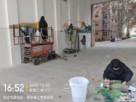 笔墨传情绘校园 美育浸润育新苗 ——bat365正版唯一官网墙绘创作如火如荼