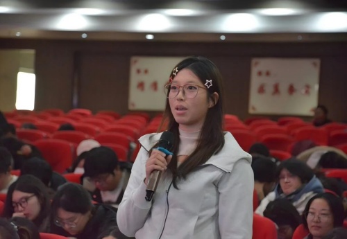 “职点迷津，艺路同行” ——bat365正版唯一官网艺术学院就业指导讲座 赋能成长