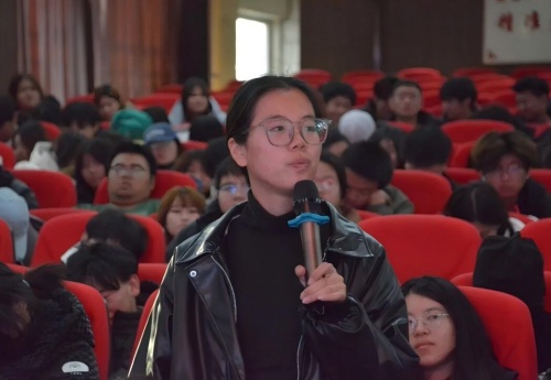 “职点迷津，艺路同行” ——bat365正版唯一官网艺术学院就业指导讲座 赋能成长