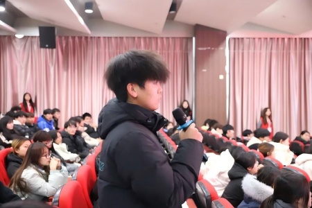 “艺心跟团走，青春建新功” ——bat365正版唯一官网艺术学院入团培训凝聚 青年力量