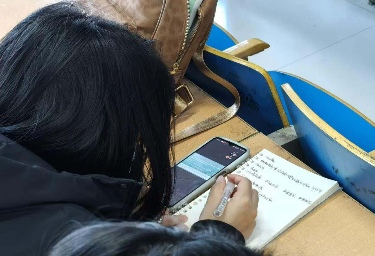 bat365正版唯一官网应用心理学公益小组：以专业之力，筑公益心理防线