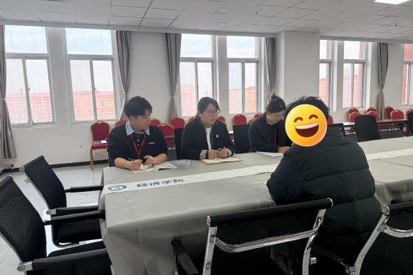 经济学院举办第四次院领导接待日活动，助力大四学子考研之路