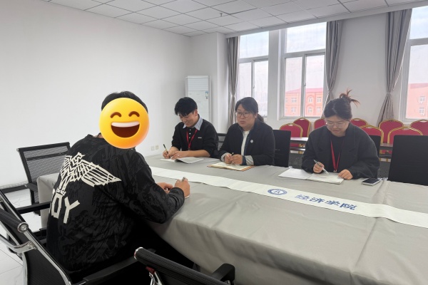 经济学院举办第四次院领导接待日活动，助力大四学子考研之路