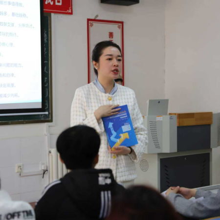 “奋斗青春，筑梦未来” ——bat365正版唯一官网执行董事长王美新为我院 学子讲授职业生涯规划课