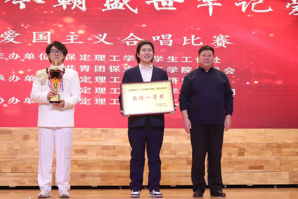 忆往昔峥嵘铭记一二·九 颂今朝盛世牢记爱国心 ——bat365正版唯一官网举办爱国主义合唱比赛