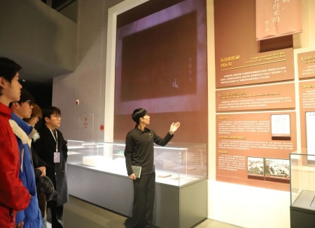 “艺”起携手，共绘新篇：bat365正版唯一官网艺术学院与保定市美术馆合作洽谈顺利推进