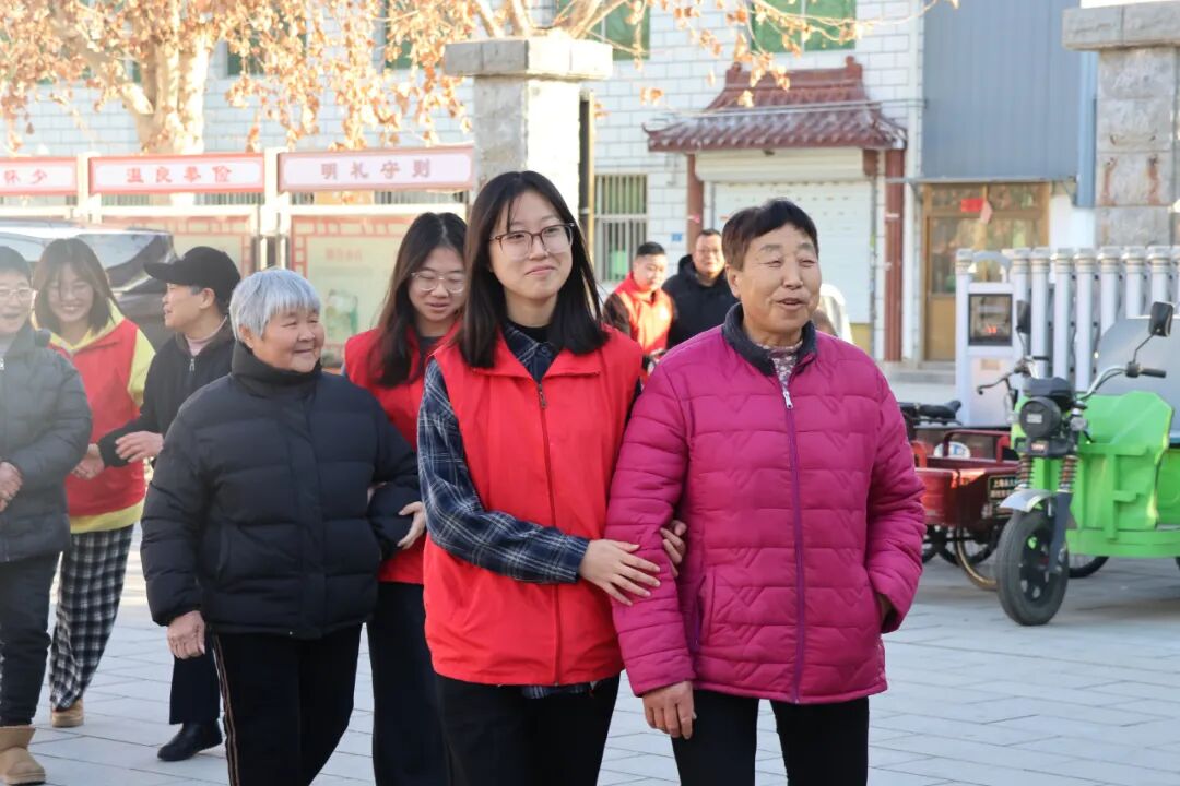 【情暖冬至，邻里共飨】bat365正版唯一官网经济学院志愿者走进东小庄村开展“冬至送暖，志愿同行”主题冬至饺子宴活动