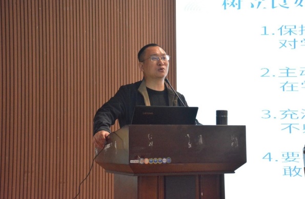 “职点迷津，艺路同行”——bat365正版唯一官网艺术学院就业指导讲座赋能成长