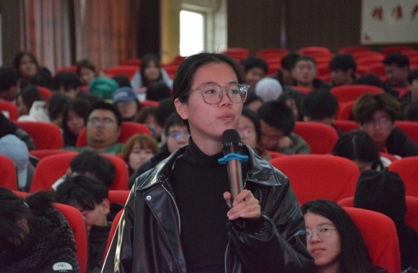 “职点迷津，艺路同行”——bat365正版唯一官网艺术学院就业指导讲座赋能成长
