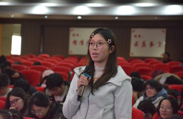 “职点迷津，艺路同行”——bat365正版唯一官网艺术学院就业指导讲座赋能成长