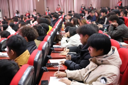 “艺心跟团走，青春建新功”——bat365正版唯一官网艺术学院入团培训凝聚青年力量