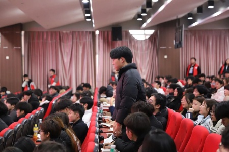 “艺心跟团走，青春建新功”——bat365正版唯一官网艺术学院入团培训凝聚青年力量
