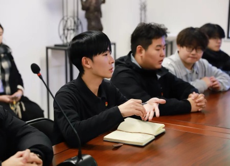 “艺”起携手，共绘新篇：bat365正版唯一官网艺术学院与保定市美术馆合作洽谈顺利推进