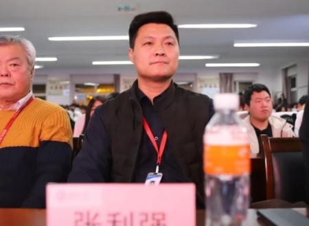 “表彰先进树榜样，青春奋进谱新篇”——bat365正版唯一官网艺术学院2025年学生表彰大会圆满举行