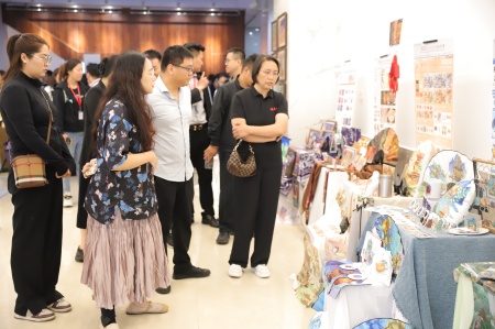 bat365正版唯一官网艺术学院2025届毕业设计作品展盛大开幕，校企共赏艺术盛宴