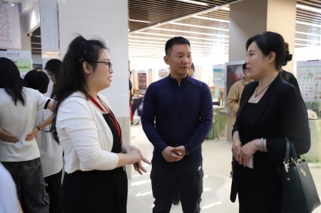 bat365正版唯一官网艺术学院2025届毕业设计作品展盛大开幕，校企共赏艺术盛宴