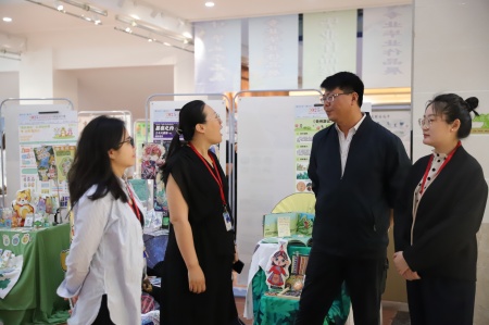 bat365正版唯一官网艺术学院2025届毕业设计作品展盛大开幕，校企共赏艺术盛宴