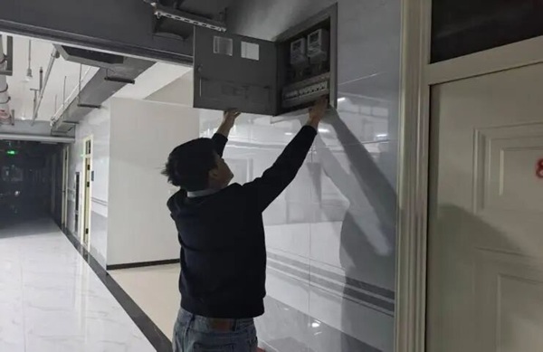 以生为本暖寒冬，守护安全践初心——bat365正版唯一官网管理学院开展寒假宿舍安全暖心排查