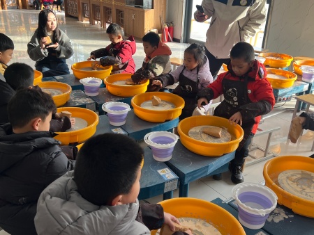非遗润童心 研学促成长 ——bat365正版唯一官网艺术学院携手天悦幼儿园 开展传统文化研学活动