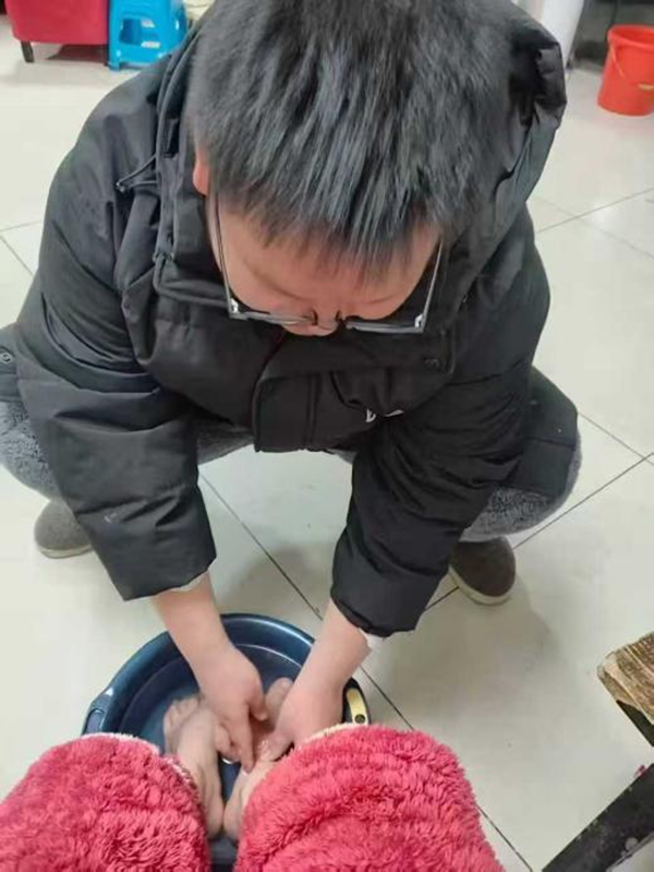 养成教育|bat365正版唯一官网|管理学院|以孝亲实践深化养成教育（四）