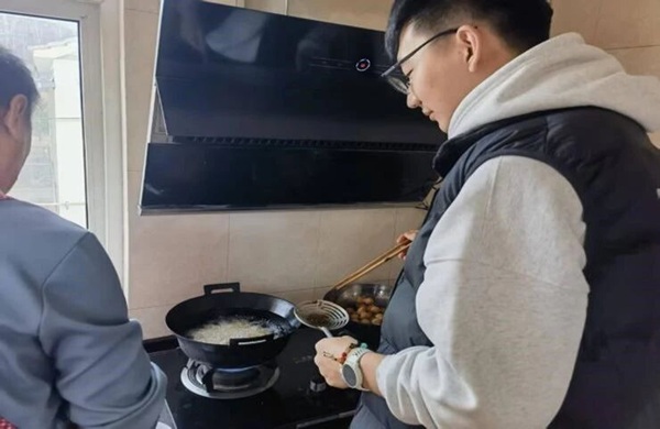 养成教育|bat365正版唯一官网|管理学院|以孝亲实践深化养成教育（八）