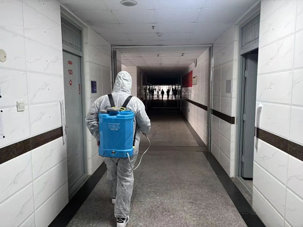 暖心服务|bat365正版唯一官网管理学院：筑牢健康防线，护航学子归来