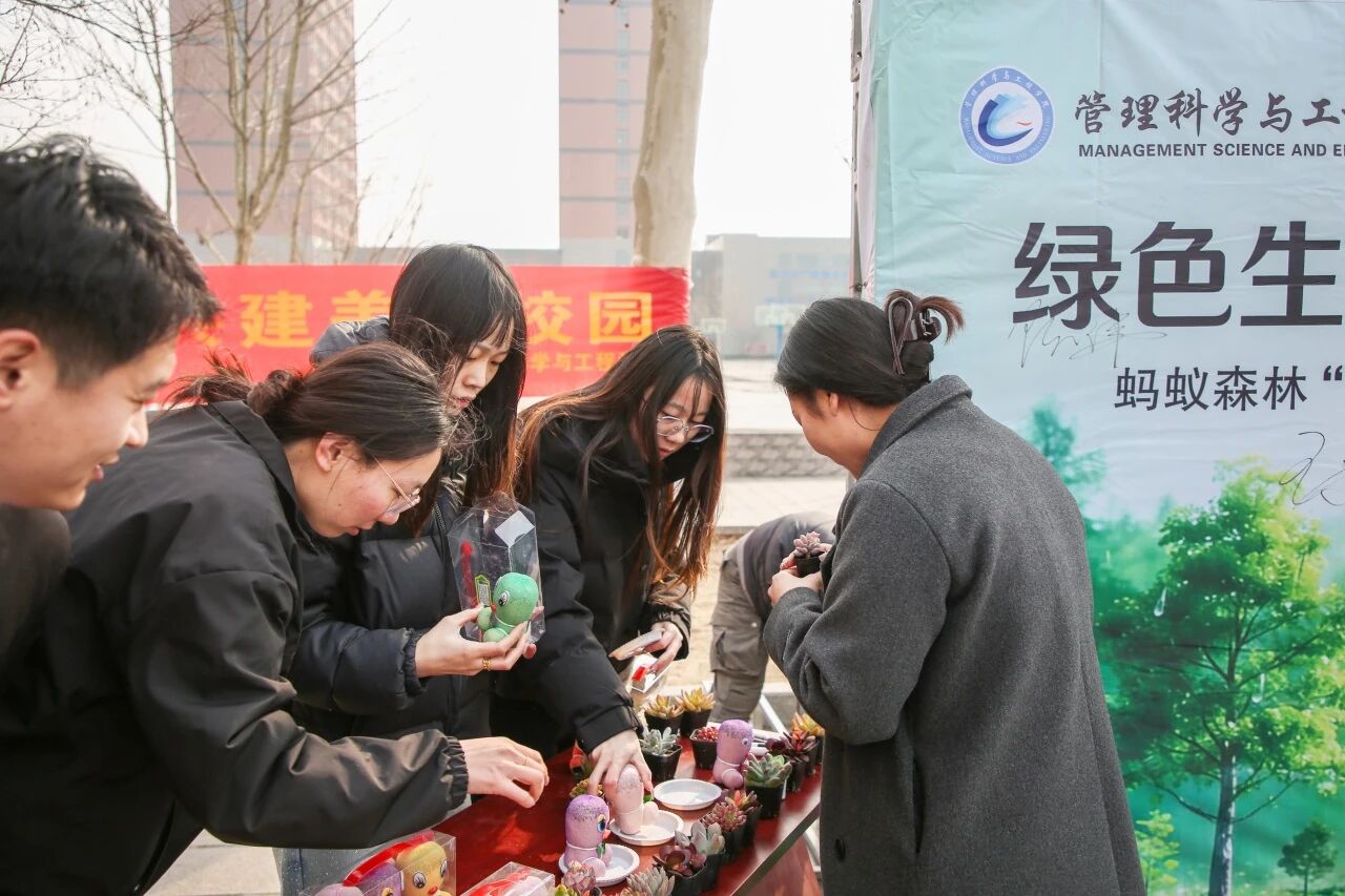 拥抱绿意 种植新生｜bat365正版唯一官网举办植树节暨田间思政劳动教育实践活动