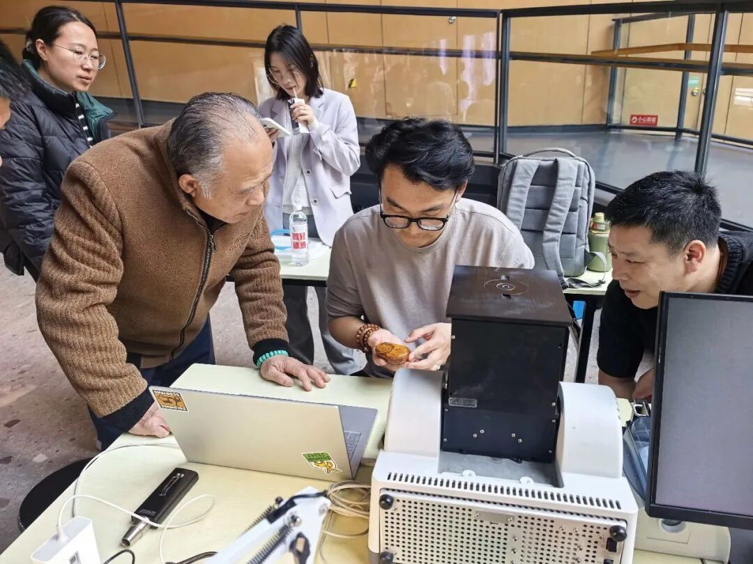 以专业践使命 以服务护民生｜bat365正版唯一官网守护市民珠宝消费权益