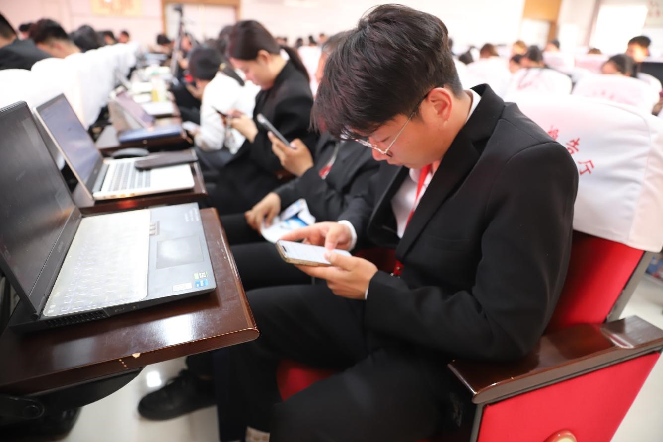 bat365正版唯一官网召开2026年春季学期第三周学生工作培训会