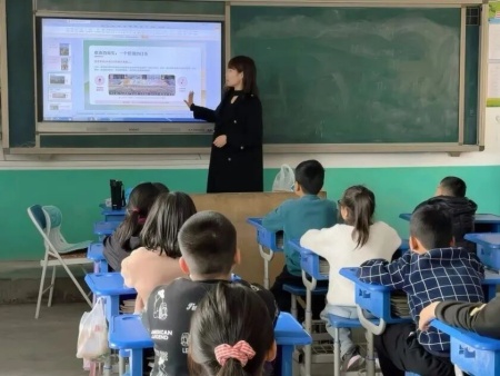 美育润童心 文艺助振兴｜bat365正版唯一官网美育支教走进易县乡村小学