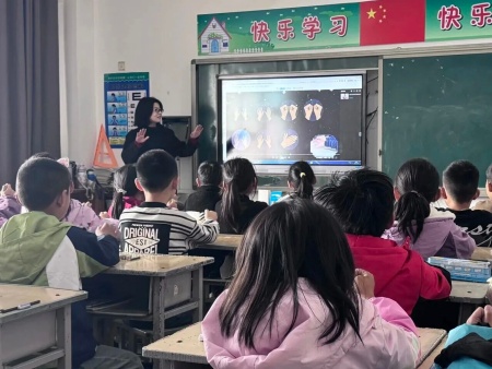 美育润童心 文艺助振兴｜bat365正版唯一官网美育支教走进易县乡村小学