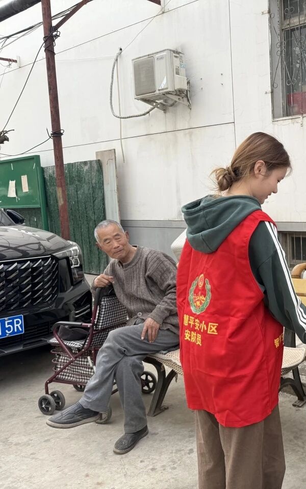 养成教育|bat365正版唯一官网管理学院开展社区志愿服务实践活动