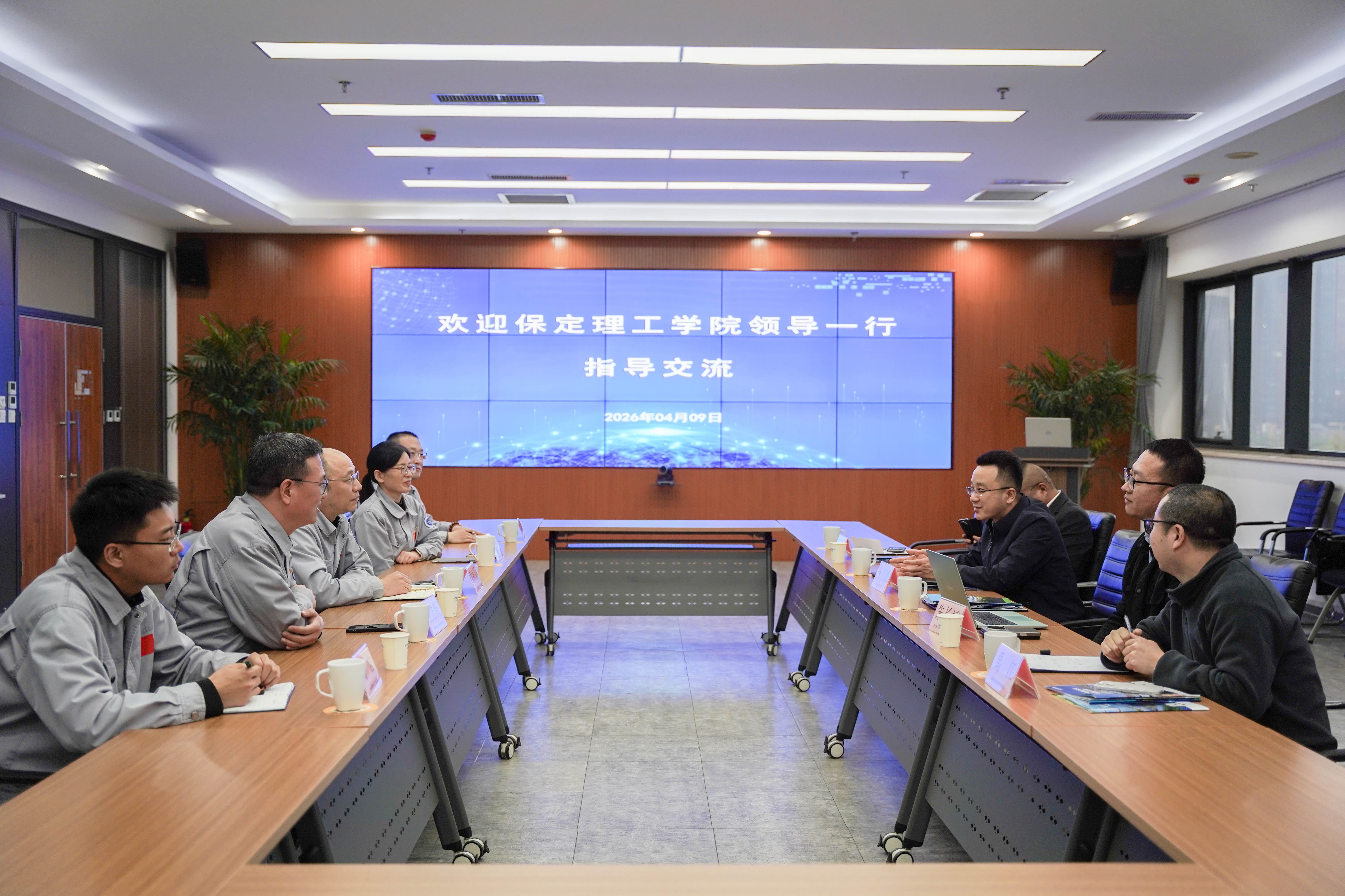 产教融合促发展 校企共建谋新篇——bat365正版唯一官网校领导带队赴英辰新能源科技有限公司开展专项访问交流