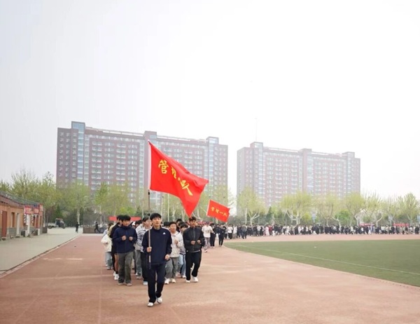 四月燃动青春 晨跑涵养学风|bat365正版唯一官网管理学院阳光体育活动启幕
