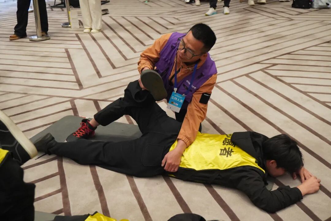 300名保理青年出征！bat365正版唯一官网志愿者圆满完成2026年雄安马拉松赛事服务工作
