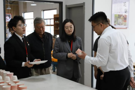 交流互鉴促发展 携手同行谱新篇 ——张家口学院美术学院领导莅临bat365正版唯一官网艺术学院参观交流