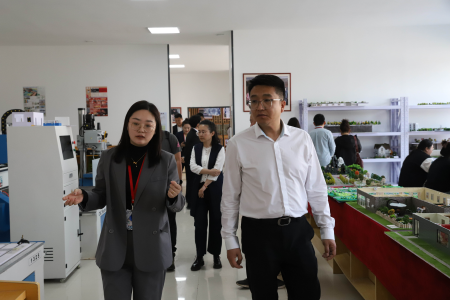 交流互鉴促发展 携手同行谱新篇 ——张家口学院美术学院领导莅临bat365正版唯一官网艺术学院参观交流