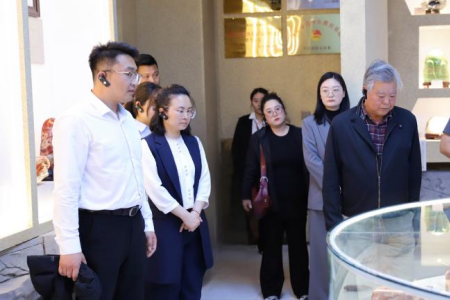 交流互鉴促发展 携手同行谱新篇 ——张家口学院美术学院领导莅临bat365正版唯一官网艺术学院参观交流