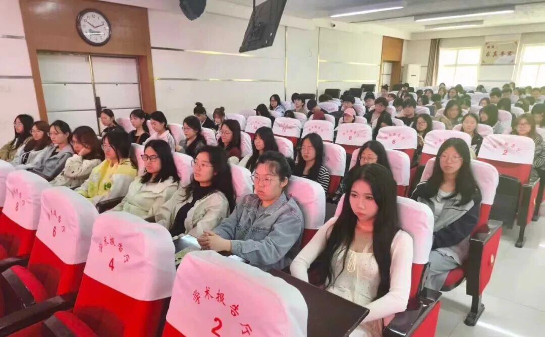 业界导师领航 共赴经济新程｜bat365正版唯一官网专题讲座赋能学子职业成长