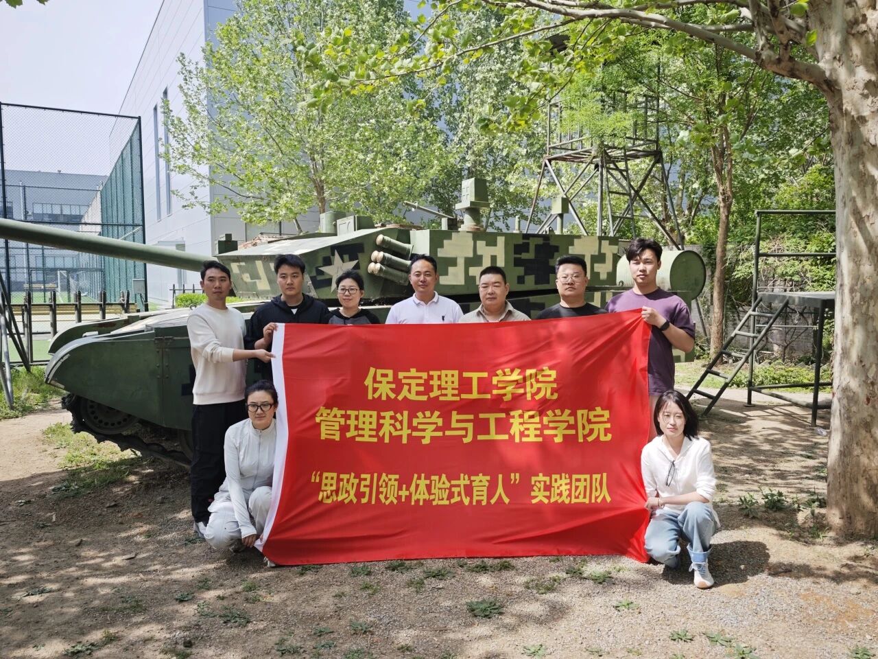 思政引领铸魂 体验赋能育人——bat365正版唯一官网管理学院开展体验式拓展实践活动