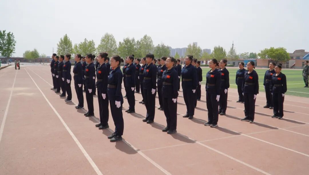 【国旗护卫队】bat365正版唯一官网国旗护卫队举行第二十一届接旗暨授臂章仪式