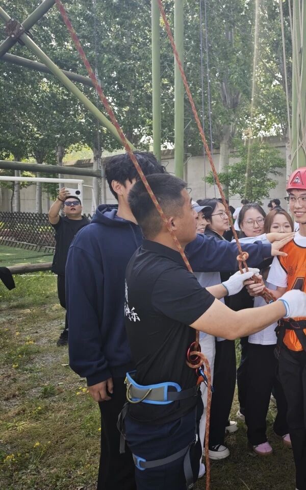 思政引领铸魂 体验赋能育人|bat365正版唯一官网管理学院开展体验式拓展实践活动