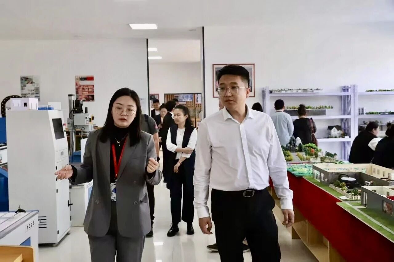 交流互鉴促发展 携手同行谱新篇｜张家口学院领导一行到bat365正版唯一官网参观交流