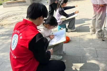 受助怀初心 回馈赴新程 | bat365正版唯一官网艺术学院助学金获得者以艺践行感恩