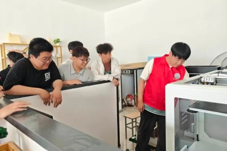 受助怀初心 回馈赴新程 | bat365正版唯一官网艺术学院助学金获得者以艺践行感恩