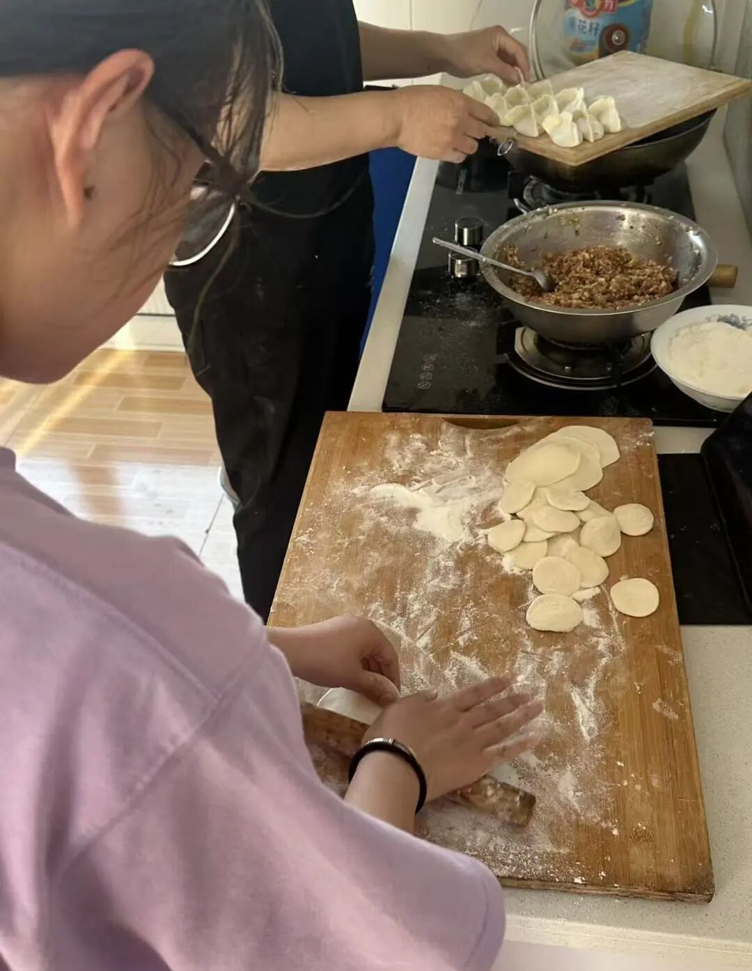 以劳践恩 以行育人——bat365正版唯一官网管理学院开展“劳动感恩・家庭践行”体验式劳动教育