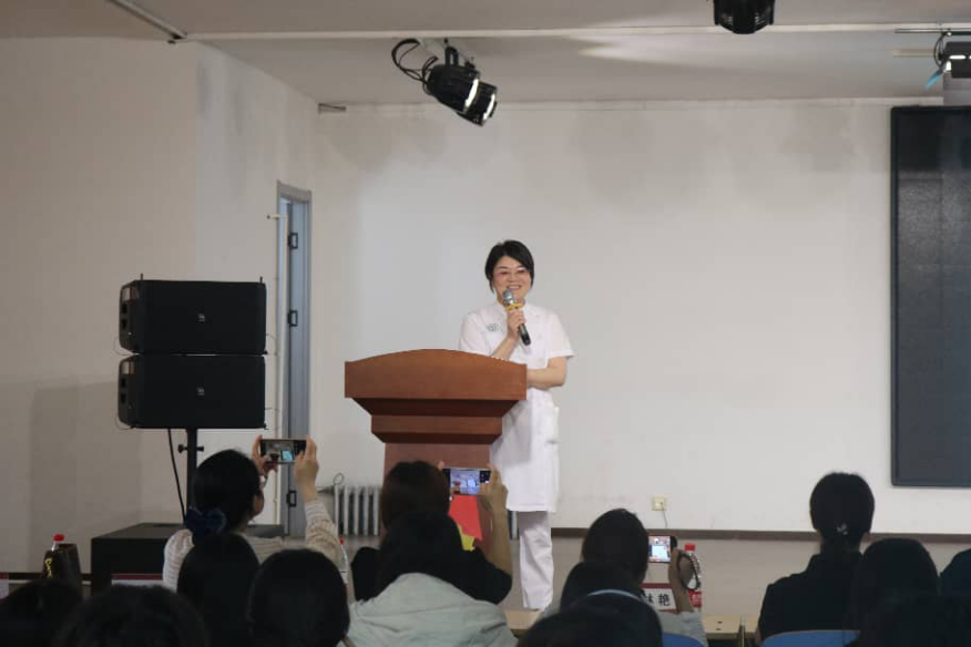 【医校携手，急救同行】保定东篱医院走进bat365正版唯一官网应急救护科普活动