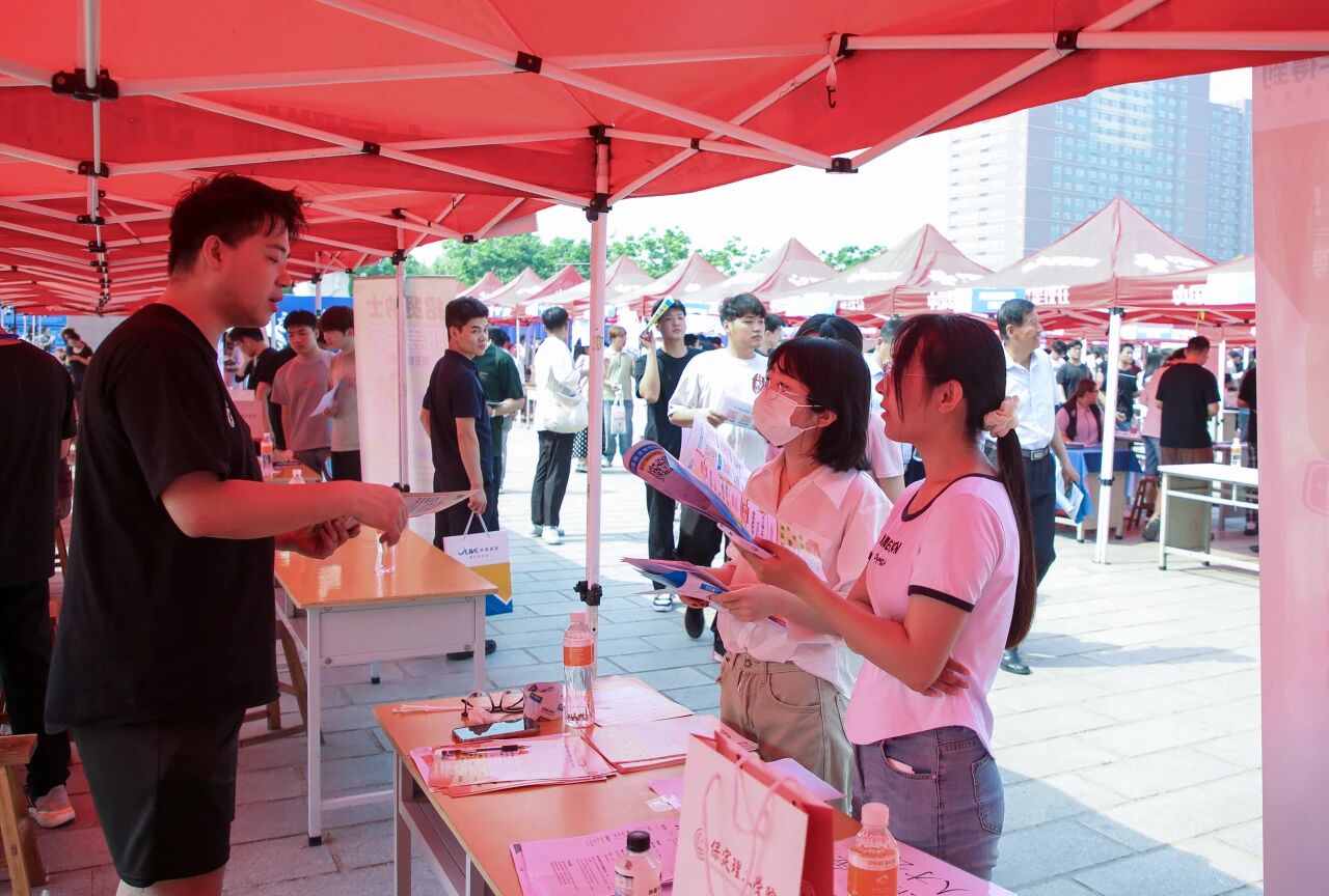 春启韶华 职赴前程｜bat365正版唯一官网举办2026届毕业生春季线下双选会