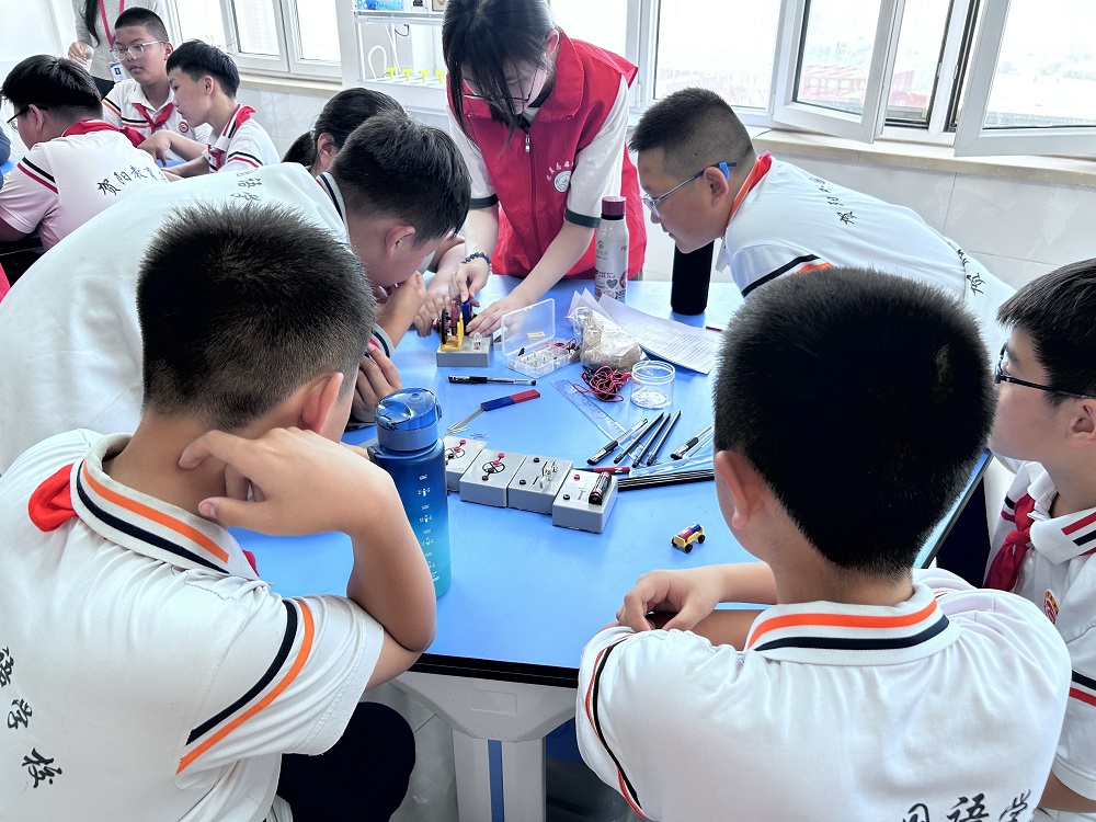 童心探校园，研学筑梦想——贺阳外国语中学莅临bat365正版唯一官网开展研学实践活动