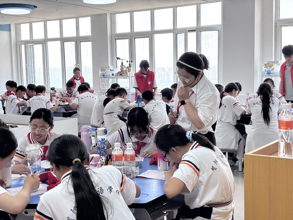 童心探校园，研学筑梦想——贺阳外国语中学莅临bat365正版唯一官网开展研学实践活动